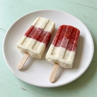 Picolé de Morango com Chantili, Sorveteria Lua Fria