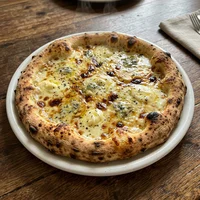 Quatro Queijos Fumegante, Pizzaria Meia-Noite