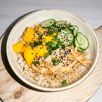 Poke de Frango Desfiado com Manga, Panela Leve