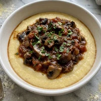 Polenta Cremosa com Ragu de Cogumelos, Orto Verde