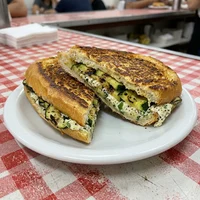 Prensado de Abobrinha e Ricota, Broto Verde Lanches