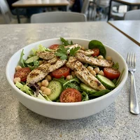 Salada Completa com Frango Grelhado, Marmita Leve