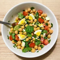 Salada de Grão-de-Bico com Ovo e Coentro, Panela Leve