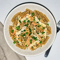 Salada de Macarrão Integral com Frango, Verde de Esquina