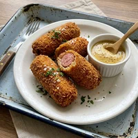 Salsicha Empanada, Prensa & Cia