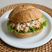 Sanduíche de Frango com Requeijão Cremoso, Padaria Café com Broa
