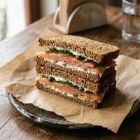 Sanduíche Natural de Salmão Defumado, Padaria Manteiga & Folha