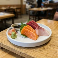 Sashimi Misto (8 fatias), Sakura Wok e Sushi