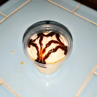 Copinho de Creme com Calda 200 ml, Bola Cheia Sorvetes