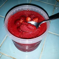 Pote de 1 L de Morango, Bola Cheia Sorvetes