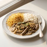 Strogonoff de Filé com Champignon, Marmitaria Tutu e Angu