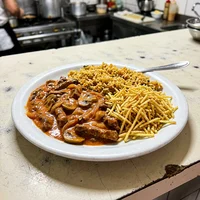 Strogonoff de Carne com Arroz de Panela, Marmitaria Fogão de Lenha