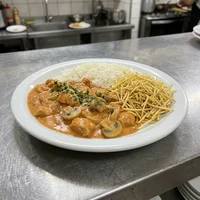 Strogonoff de Frango Cremoso, Marmitaria Tampa Azul