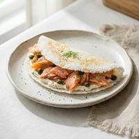 Tapioca de Salmão com Cream Cheese e Alcaparra, Casa Quinoa