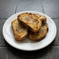 Torradas de Pão com Manteiga de Garrafa, Caldos do Jambu