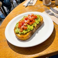 Torrada de Abacate com Tomate, Grão Cheio
