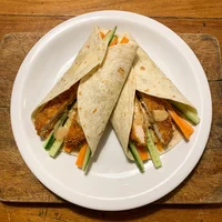 Wrap de Frango com Gergelim, Dupla Fritura