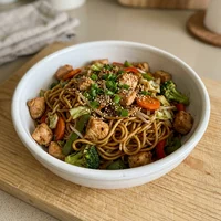 Yakisoba de Frango e Legumes, Sakura Wok e Sushi